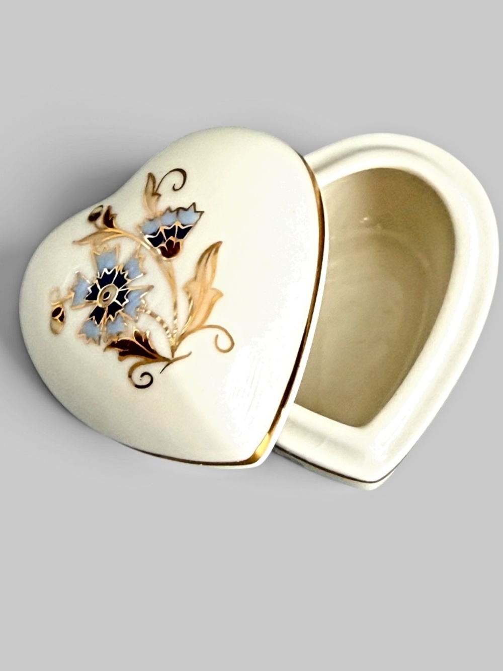 Zsolnay Hungary Cornflower Heart Porcelain Trinket Box Gold Hand Painted READ